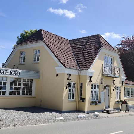 Hotel Skovdal Kro à Jelling Extérieur photo