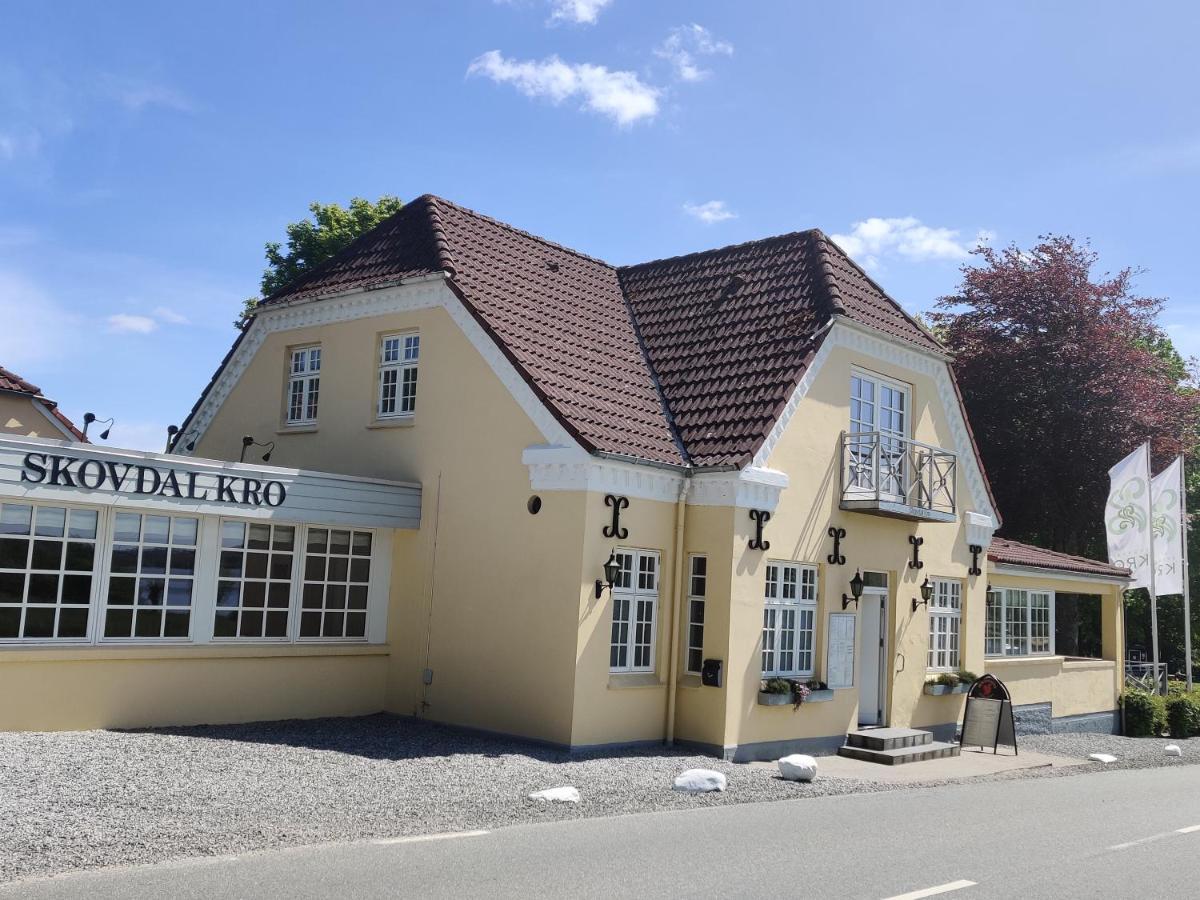 Hotel Skovdal Kro à Jelling Extérieur photo